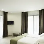 Roseum Boutique فندق لارنكا